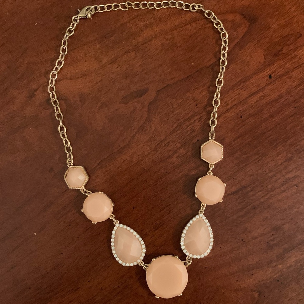 Fashion necklace with stone and crystal detail